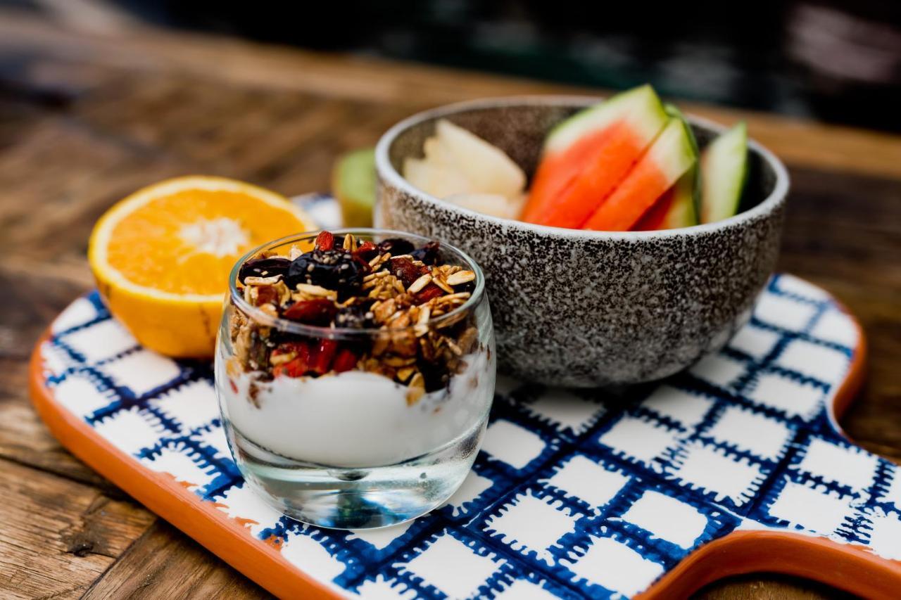 138 Liberdade Hotel Лиссабон Экстерьер фото Fruit and granola