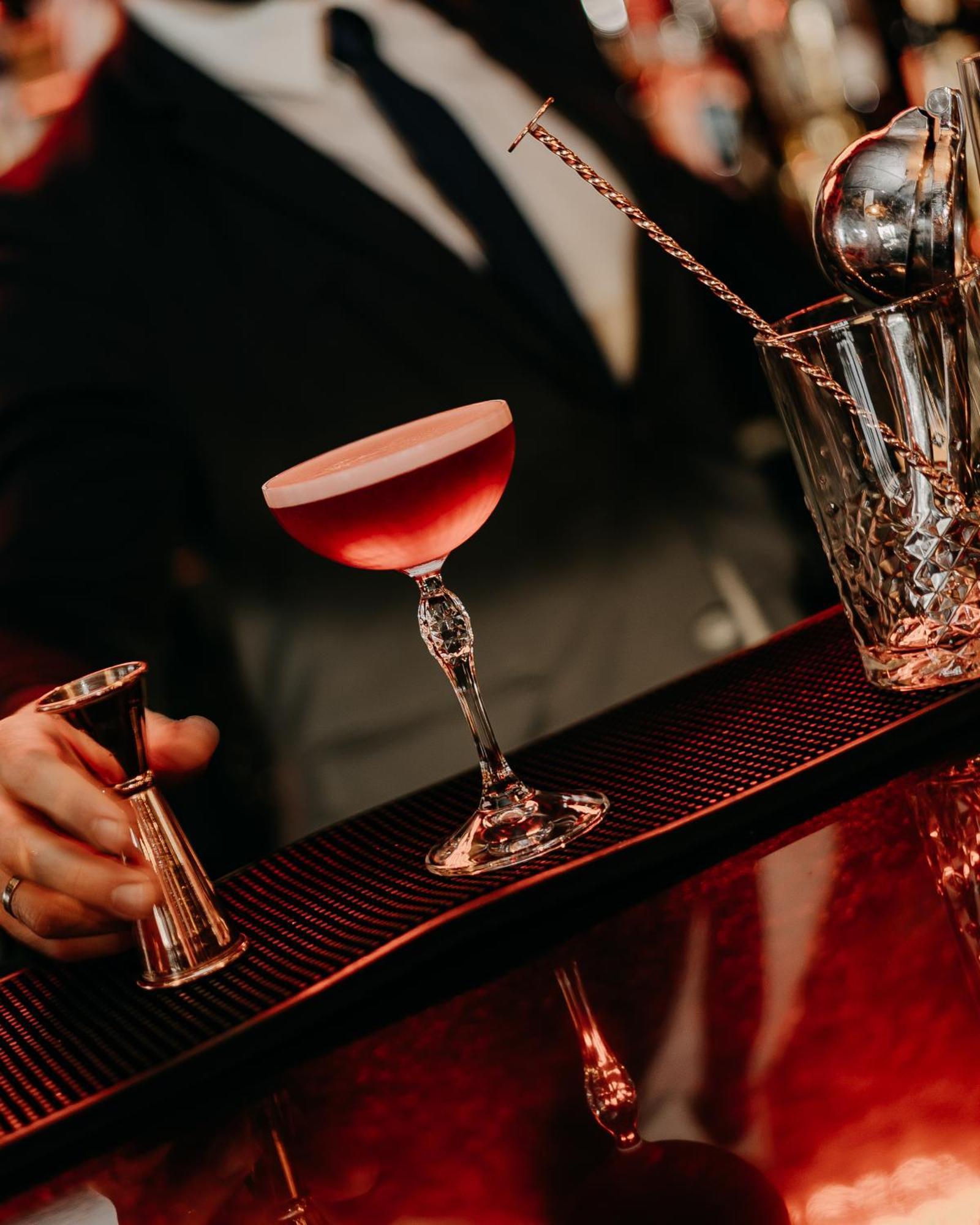 138 Liberdade Hotel Лиссабон Экстерьер фото A Clover Club cocktail